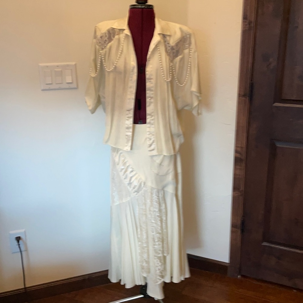 2 piece Ivory Cache outfit . Button down top, zipper skirt, great condition!